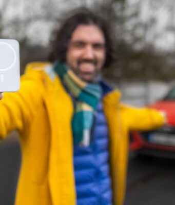 MagSafe vs. Audi e-tron S Sportback. Urval jsem iPhone na polygonu?