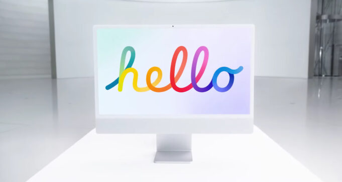 Apple představil nový barevný iMac se zcela novým designem