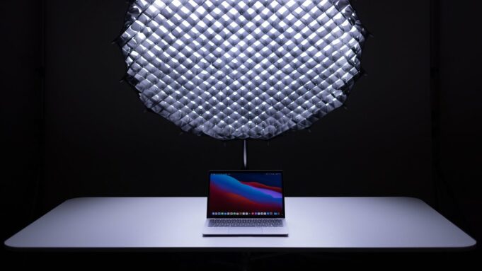 MacBook Air. M1 na správném místě