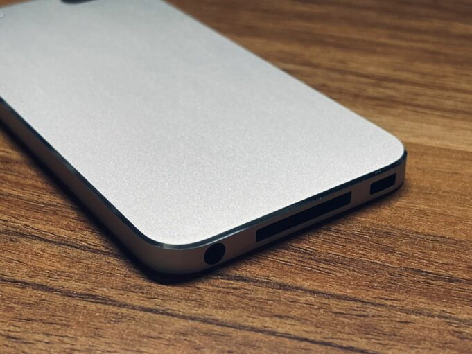 Podívejte se na zajímavé obrázky prototypu iPodu touch páté generace