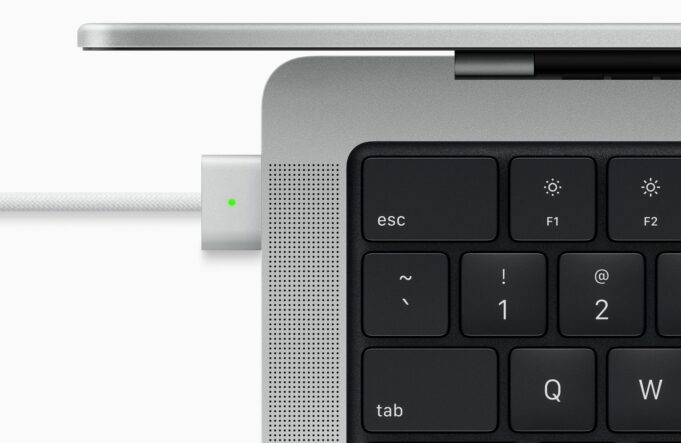 16palcový MacBook Pro podporuje rychlé nabíjení pouze přes port MagSafe