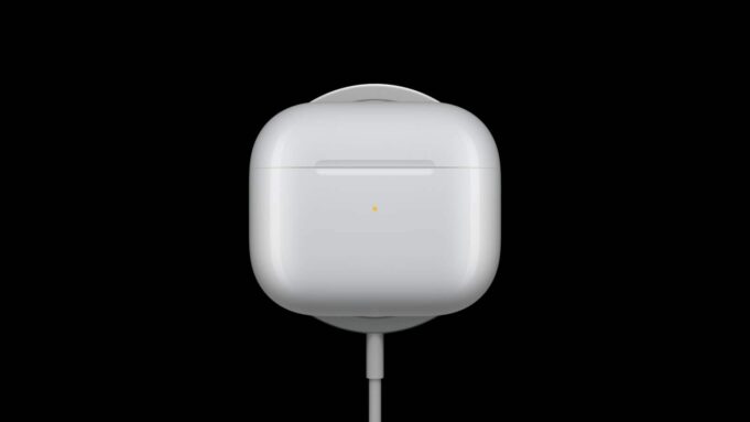 Co znamená kontrolka na pouzdru AirPods?