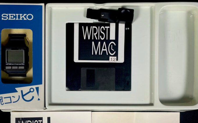 Do dražby půjde vzácné příslušenství pro Macintosh z roku 1988 s názvem „WristMac“