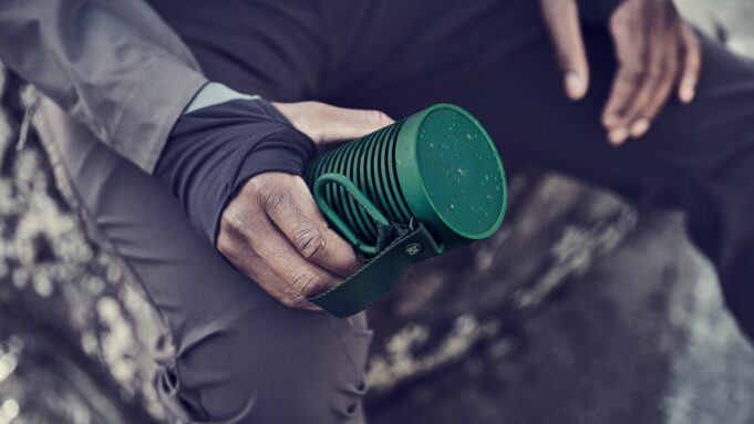 Společnost B&O představila odolný reproduktor Beosound Explore s certifikací Made for iPhone (MFi)