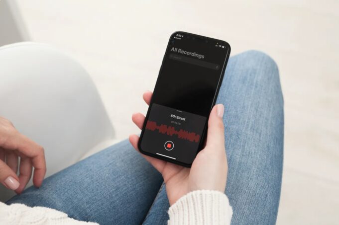 Návod – Jak deaktivovat ukládání názvu hlasových nahrávek podle polohy v aplikaci Diktafon na iPhonu