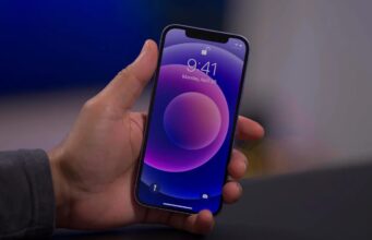 Jak zkontrolovat, zda máte nárok na bezplatnou opravu iPhone 12 a iPhone 12 Pro