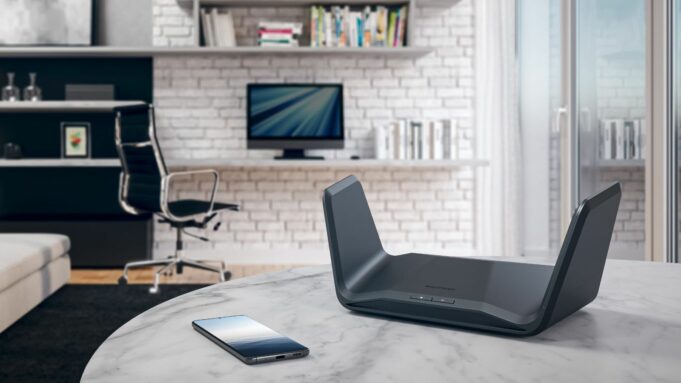 CES 2022: Netgear představil nový router Nighthawk RAXE300 s podporou WiFi 6E