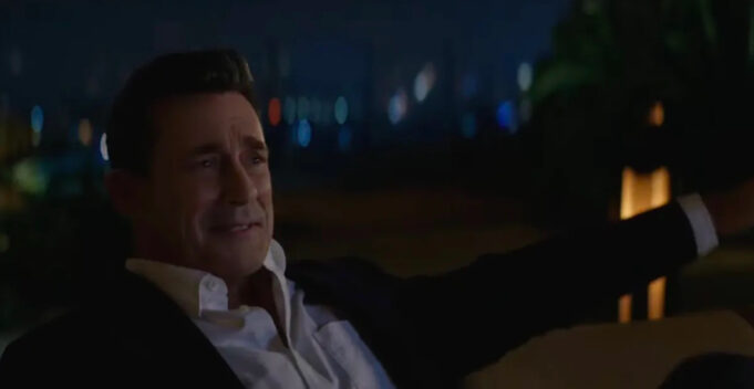 Apple sdílel novou vtipnou reklamu, která se bude vysílat během zápasů play-off NFL