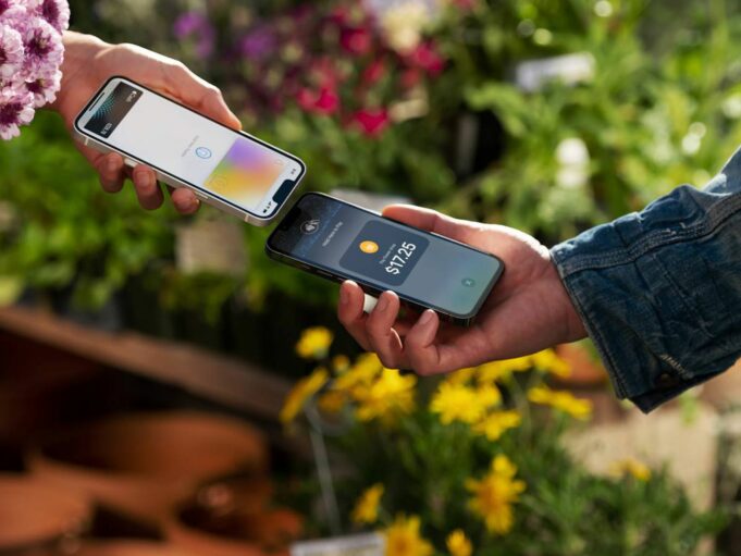 Funkce placení klepnutím na iPhonu je dostupná v Německu