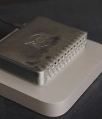 YouTuber Quinn Nelson úspěšně zmenšil Mac mini s M1 o 78 % a přidal MagSafe