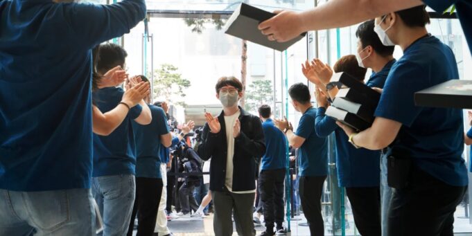 Podívejte se na fotografie z otevření Apple Myeongdong v Jižní Koreji