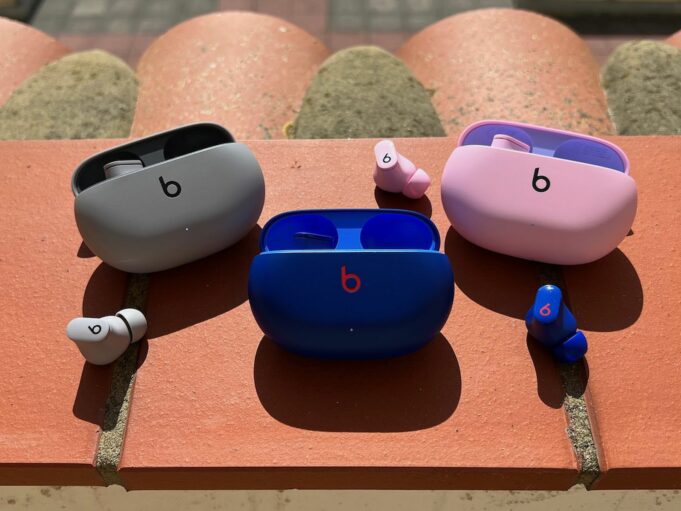 Sluchátka Beats Studio Buds jsou k dispozici ve třech nových barvách