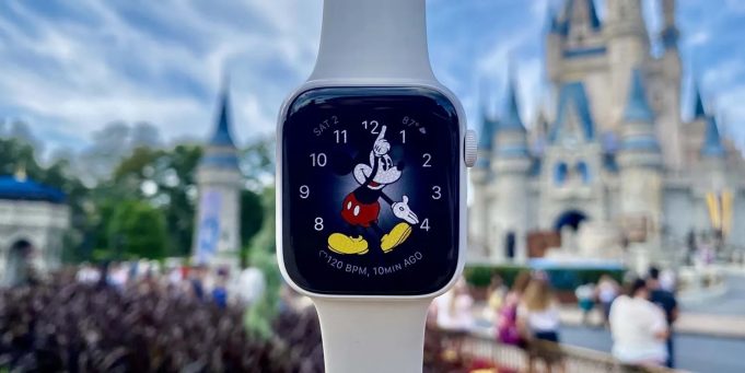 Žena objevila upozornění na neznámé transakce ve výši 40 000 dolarů poté, co ztratila své Apple Watch