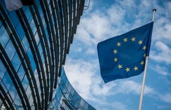 EU zakáže dětem mladším 13 let používání sociálních sítí, některých herních platforem a chatbotů