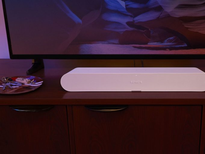 Sonos dnes představil svůj nejlevnější soundbar, Sonos Ray s podporou AirPlay 2