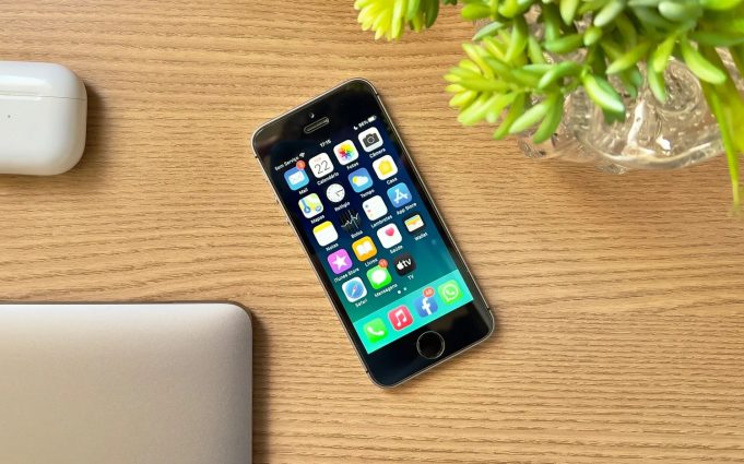 Apple již neprodává žádné iPhony s tlačítkem Home Button