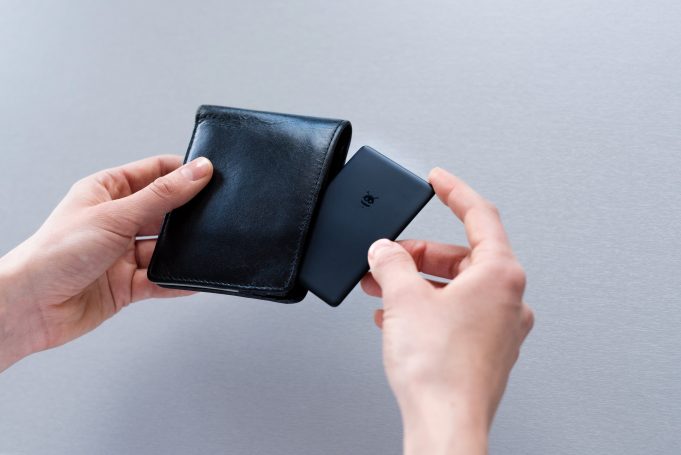 Pebblebee představil dva nové trackery Pebblebee Clip a Pebblebee Card s podporu sítě Find My