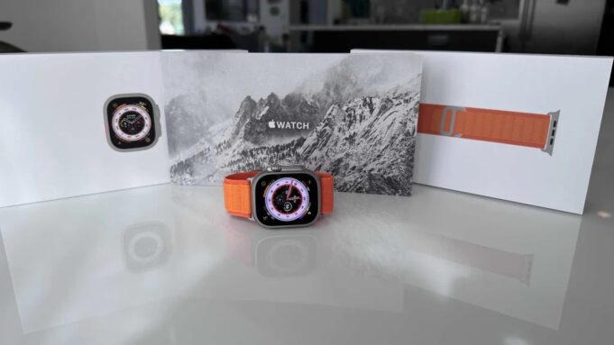 Někteří uživatelé Apple Watch Ultra si na displeji všímají takzvaného „želé efektu“