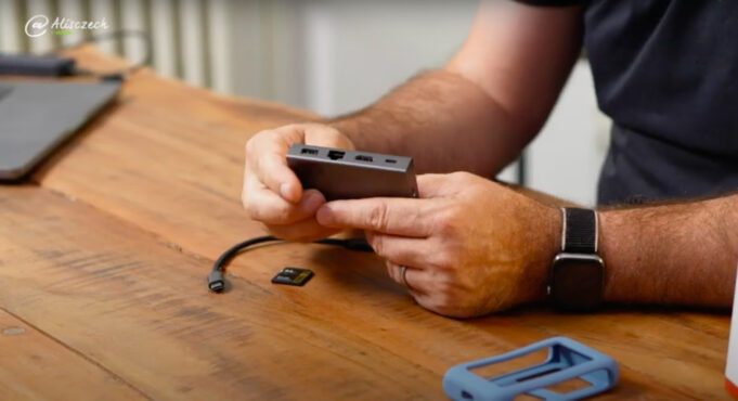 Jan Březina – Uni HUB 8 v 1 | Povedený USB-C HUB z Číny