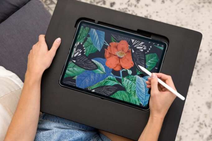 Astropad spouští nový doplněk na kreslení „Darkboard“ pro iPad