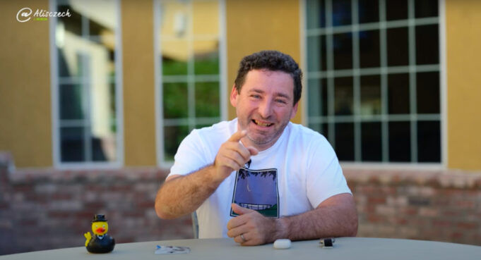 Jan Březina – Super bláznivý gadget z USA! Držák AirPods na Apple Watch