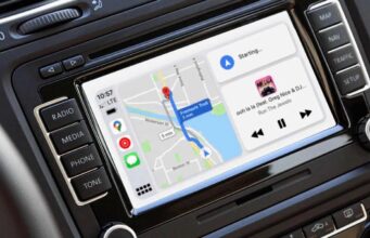 Funkce hlasového vyhledávání v aplikaci Mapy Google pro CarPlay u řady uživatelů nefunguje