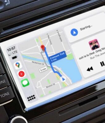 Funkce hlasového vyhledávání v aplikaci Mapy Google pro CarPlay u řady uživatelů nefunguje
