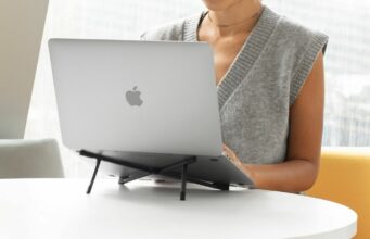 Společnost Native Union dnes představila nový stojan pro MacBook