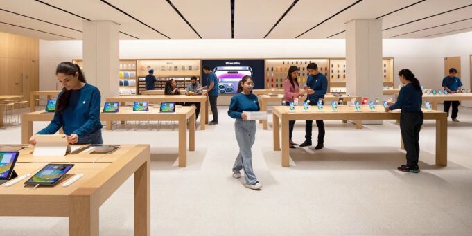 Den před oficiálním otevřením sdílel Apple fotografie z obchodu Apple Saket