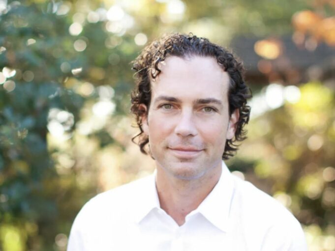 General Motors (GM) zaměstnal Mikea Abbotta, bývalého výkonného ředitele společnosti Apple