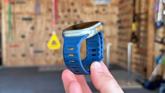 Nomad vydal nejnovější limitovanou edici sportovního řemínku pro Apple Watch