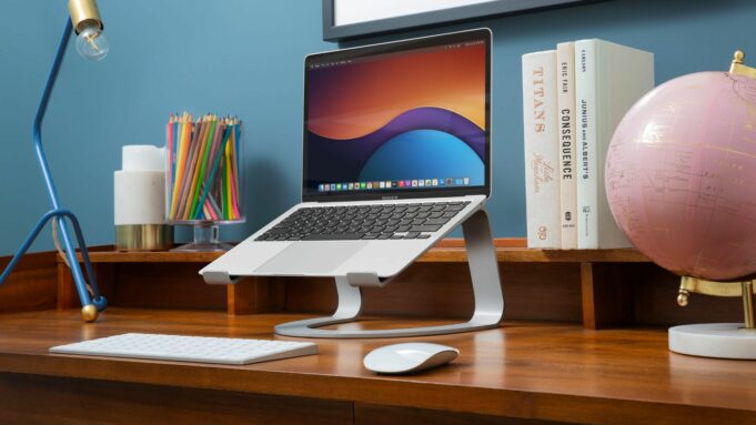 Twelve South představil nový hliníkový vícedílný stojan Curve SE pro MacBook