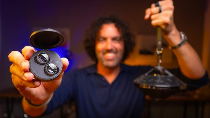 Petr Mára – Mega Luxusní Louis Vuitton pecky do uší – LV Horizon Light Up Earphones