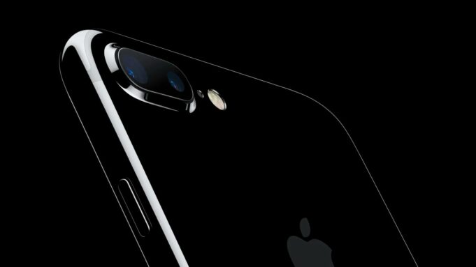 Apple zaplatí odškodnění uživatelům iPhone 7 a iPhone 7 Plus, kteří měli problémy se zvukem