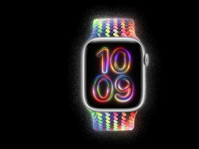 Apple oznámil nový řemínek a ciferník pro Apple Watch a tapetu Pride Edition