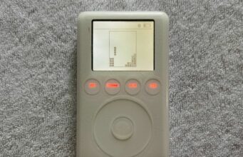 Prototyp iPodu obsahuje podobnou verzi hry Tetris navrženou společností Apple s názvem „Stacker“