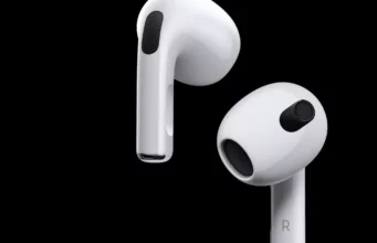 Dostali jste na Vánoce AirPods? Přečtěte si tipy a triky přesně pro vás!
