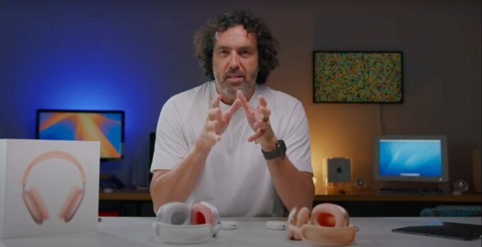 Petr Mára – AirPods Max. Rok 2024