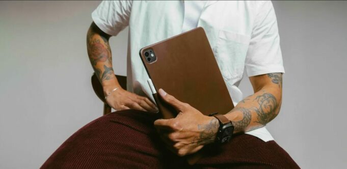 Nomad představil nové kožené pouzdro pro iPad Pro s M4
