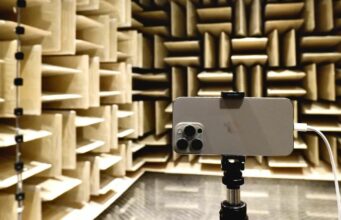 Jak společnost Apple testuje zvuk a obraz modelů iPhone 16?