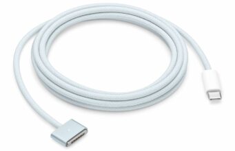 Kabel USB-C / MagSafe 3 v nové blankytně modré barvě lze zakoupit také samostatně