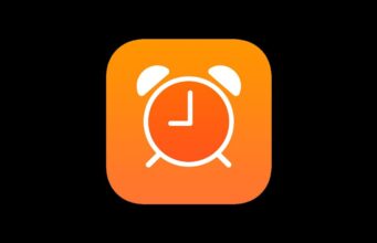 iOS 26 mění vzhled budíku. Nový design je přehlednější, ale může zvýšit riziko zaspání