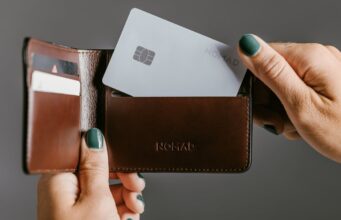 Nomad představuje Tracking Card Pro – lokátor ve tvaru kreditní karty s podporou Find My a výdrží až 16 měsíců