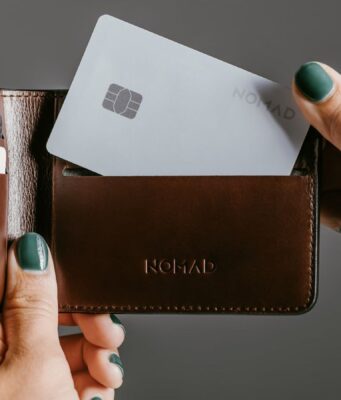 Nomad představuje Tracking Card Pro – lokátor ve tvaru kreditní karty s podporou Find My a výdrží až 16 měsíců