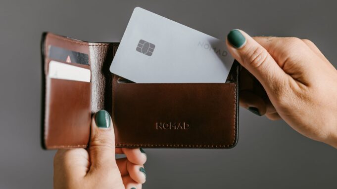 Nomad představuje Tracking Card Pro – lokátor ve tvaru kreditní karty s podporou Find My a výdrží až 16 měsíců