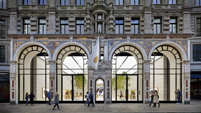 Apple dočasně uzavírá ikonický Apple Store na Regent Street v Londýně