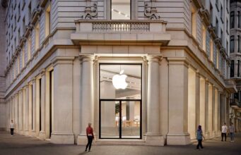 Prodejna Apple Passeig de Gràcia v srdci Barcelony se dnes znovu otevřela po zhruba tříměsíčním uzavření
