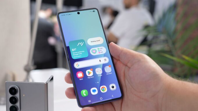 Výrobci Androidu mohou okopírovat novou strategii Applu. Nejprve prémiové modely, levnější až později