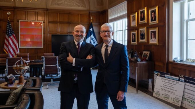 Tim Cook se setkal s americkým ministrem obchodu Howardem Lutnickem