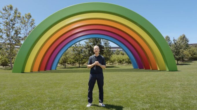 Tim Cook zakončil svůj projev několika emotivními závěrečnými poznámkami